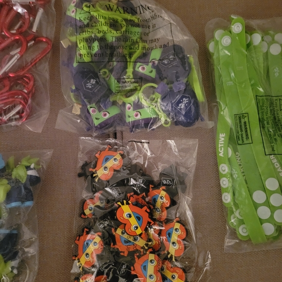 Key Chains & Bracelets - Picture 4 of 16